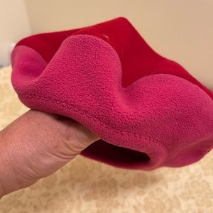 Pink and red winter hat by Fownes. In good shape.soft.